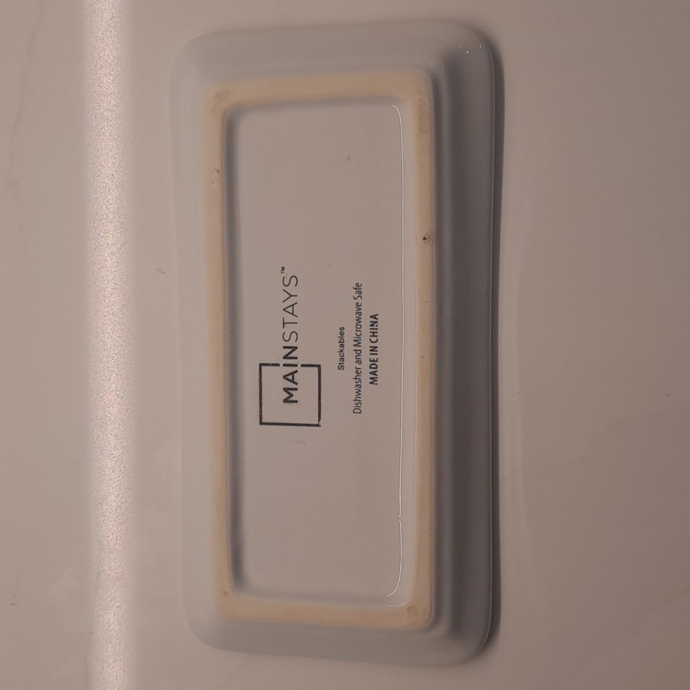 Mainstays white butter dish with lid - Picture 3 of 3